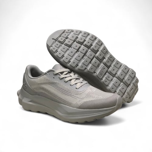 حذاء alo runner رمادي للجنسين