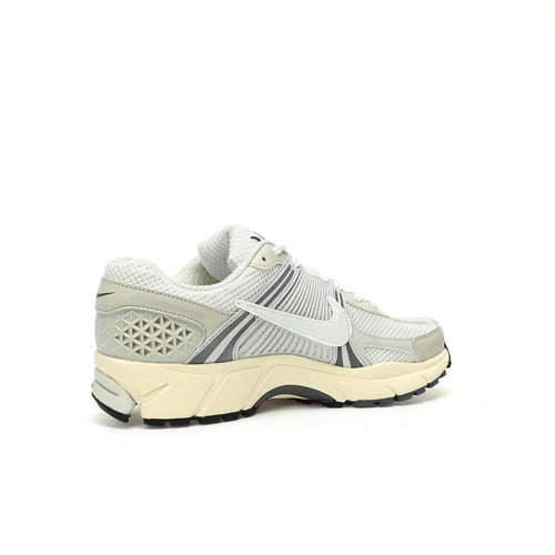 حذاء نايك زوم فوميرو Nike Vomero 5