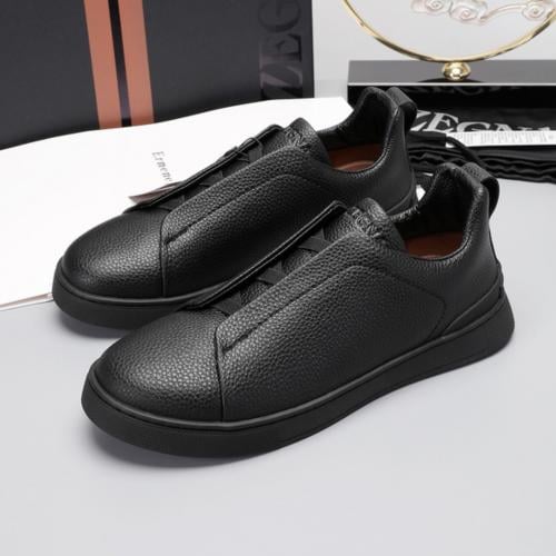 حذاء زينيا تريبل ستيتش أسود فخم