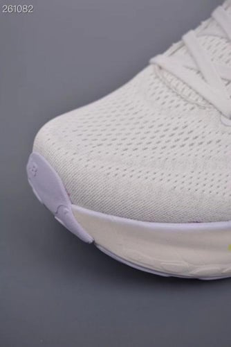 نيوبالانس 1080V13