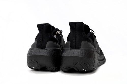 حذاء الترا بوست 23