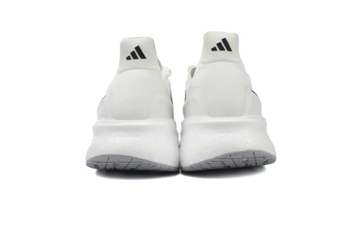 حذاء الترا بوست 5