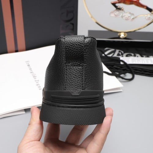 حذاء زينيا تريبل ستيتش أسود فخم