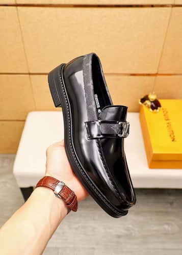 حذاء رسمي لويس فيتون