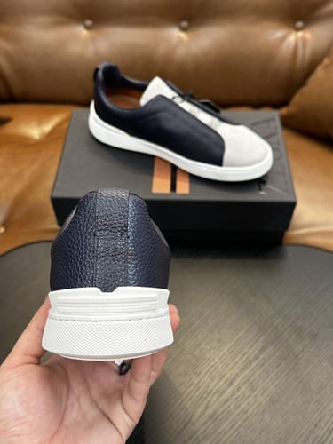 حذاء رجالي زينيا تربيل ستيتش جلد شامواه رصاصي ورما...