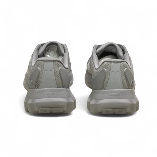 حذاء alo runner رمادي للجنسين