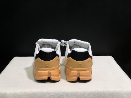 حذاء اون راننج كلاود on running cloud flyer4