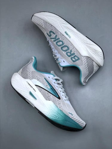 حذاء بروكس هايبرون ماكس Brooks Hyperion Max 2
