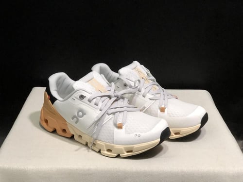 حذاء اون راننج كلاود on running cloud flyer4