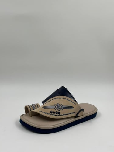 حذاء شرقي مطرز