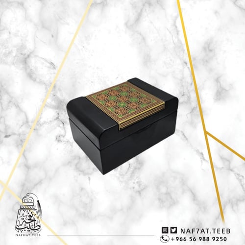 صندوق خشبي مزخرف بالفسيفساء الفاخرة ومبطن بالمخمل...