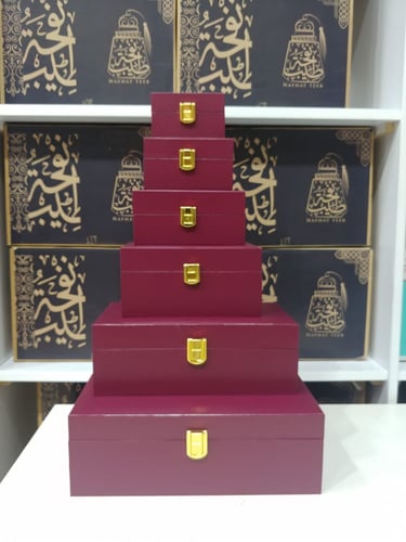 صندوق جلد لون عنابي