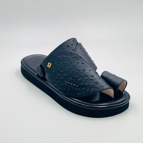 حذاء لون أسود جلد نعام مطبوع