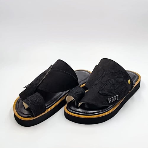 حذاء شامواه اسود مطرز صوف كتان