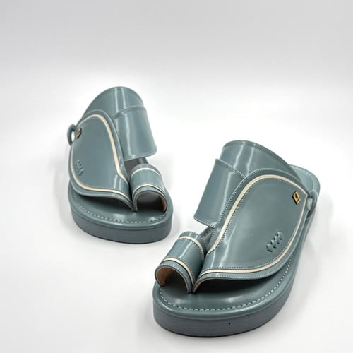 حذاء سادة لون سماوي لاين سكري