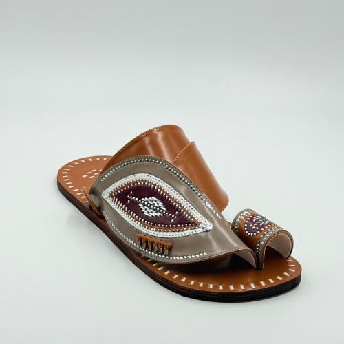 حذاء مطرز زري فضي أرضيه واطيه جلد