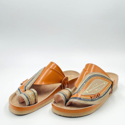 حذاء ربل طبي مطرز زري فضي