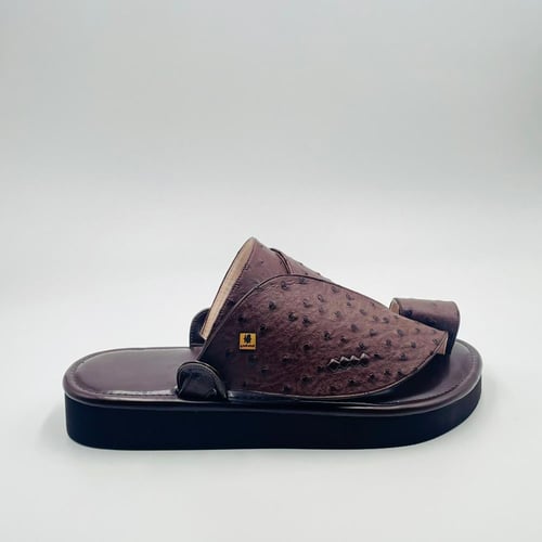 حذاء لون بني جلد نعام مطبوع