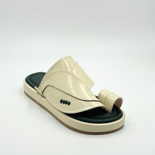 حذاء أرضيه مبطنه ابيض مع رمادي