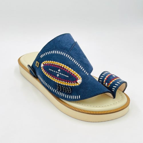 حذاء لون كحلي شامواه مطرز صوف كتان