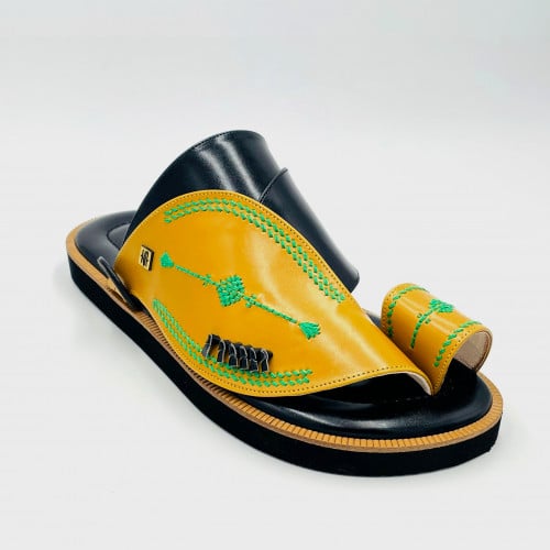 حذاء لون اصفر مطرز صوف كتان