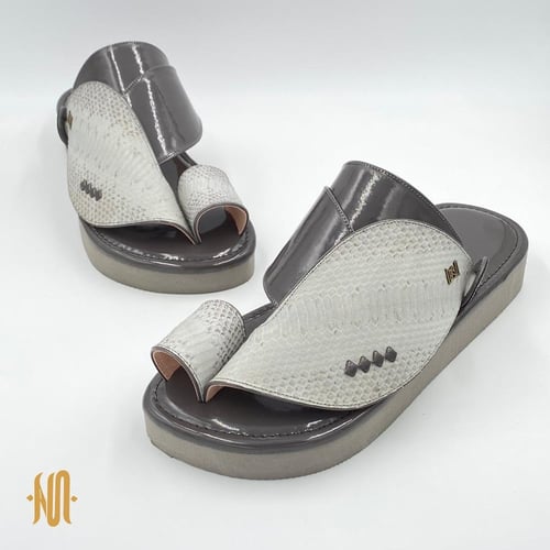 حذاء لون رصاصي جلد افعى طبيعي