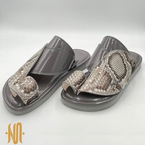 حذاء لون رصاصي مع ابيض جلد ثعبان طبيعي