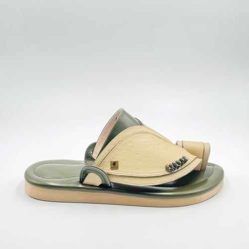 حذاء جلد نعام مطرز مطبوع