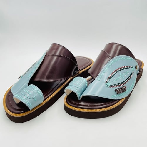 حذاء لون سماوي مطرز صوف كتان