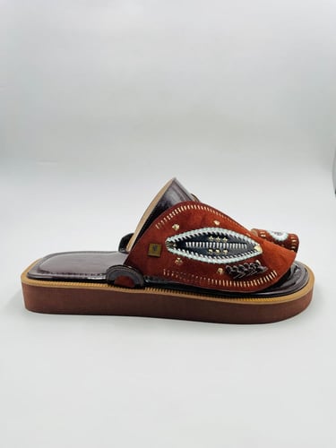 حذاء شامواه مطرز