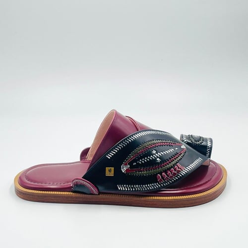 حذاء مطرز زري فضي