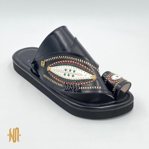 حذاء لون اسود مطرز زري ذهبي