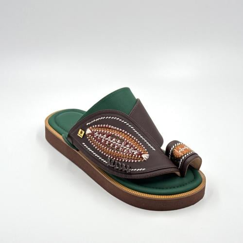 حذاء لون بني وزيتي مطرز زري ذهبي