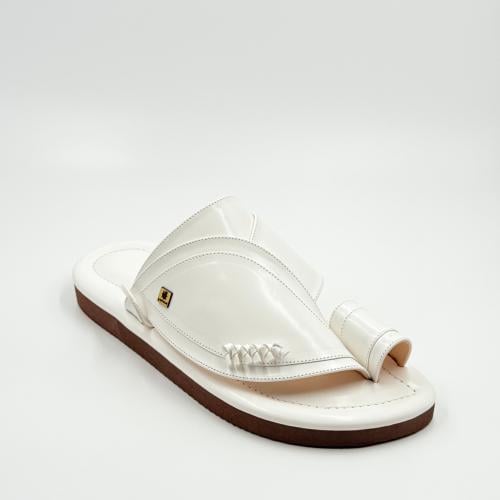 حذاء سادة لون أبيض