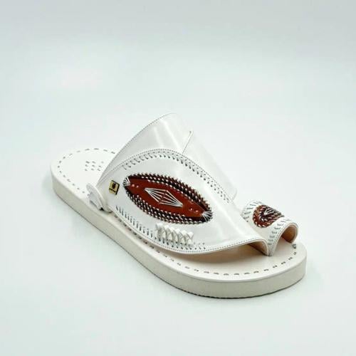 حذاء مطرز زري فضي