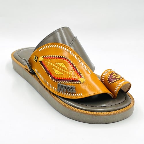 حذاء لون اصفر مع رصاصي مطرز صوف كتان