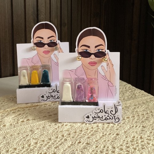 توزيعه المناكير مع الحلقان