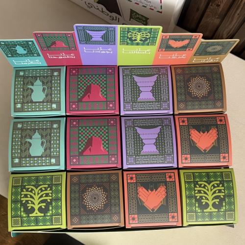 علب فارغه مع استاند
