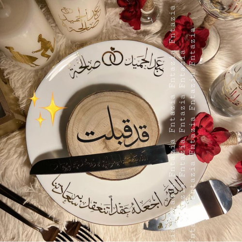 طقم ملكه بتنسيق ورد أحمر