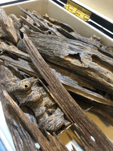 عود هندي نقوه - اوقية 28 جرام