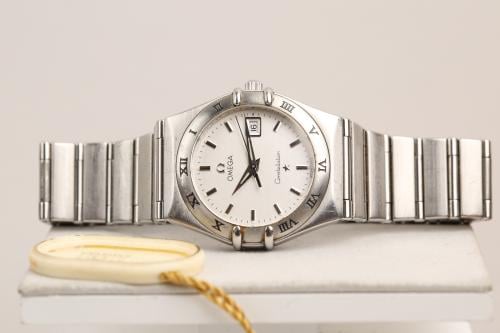 ساعة اوميغا نسائية omega constellation