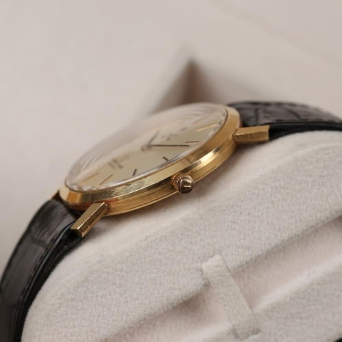 ساعة يونيفيرسال ذهب من هدايا الملك فيصل - Universa...