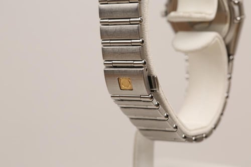 ساعة اوميغا نسائية omega constellation