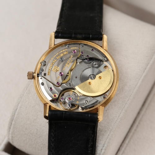 ساعة يونيفيرسال ذهب من هدايا الملك فيصل - Universa...