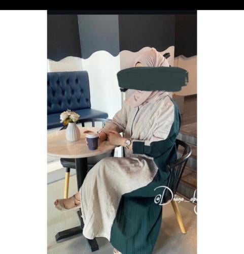 عبايات ملونه