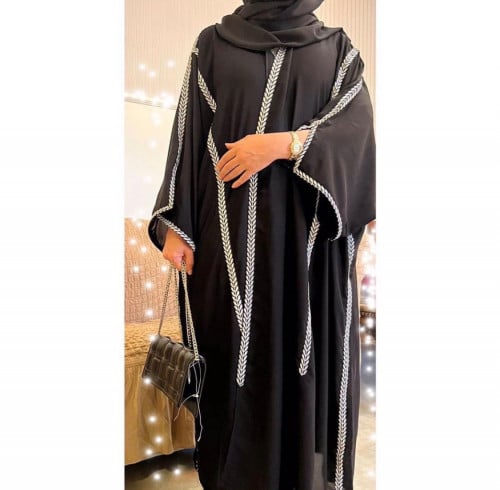 عباة مطرزه