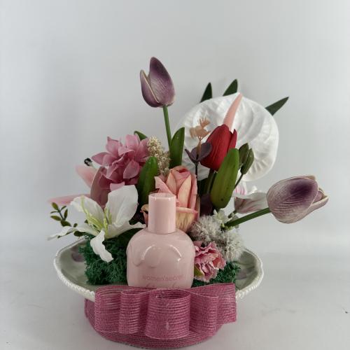 هديه عطر كاندي منسق مع ورود