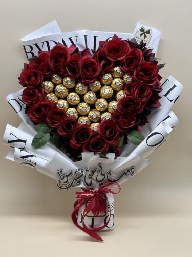 هديه الفلنتاين شوكلت مع زهور صناعيه