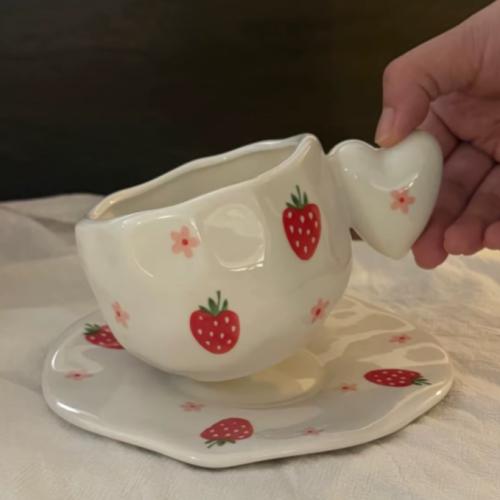 كوب مع صحن ورود مع فرواله