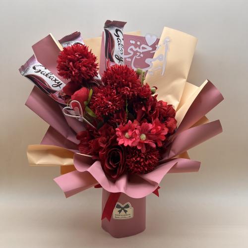 هديه عيد الام شوكلت مع زهور صناعيه